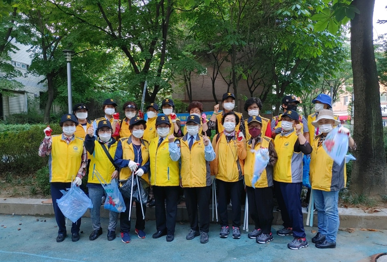 [금촌1동] 실버경찰대 노인자원봉사클럽 환경 정화 활동 썸네일